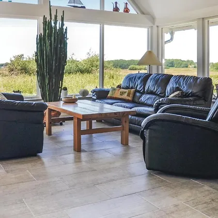Casa de Férias Three-bedroom Holiday In Ebberup