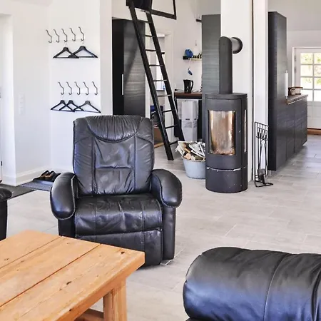 Three-bedroom Holiday In Ebberup