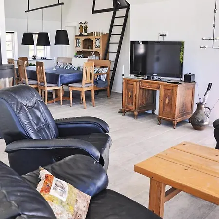 Three-bedroom Holiday In Ebberup Helnæs By
